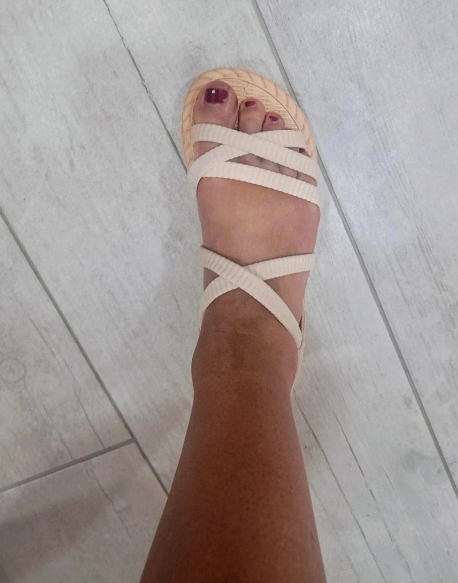 Sandalias planas beige